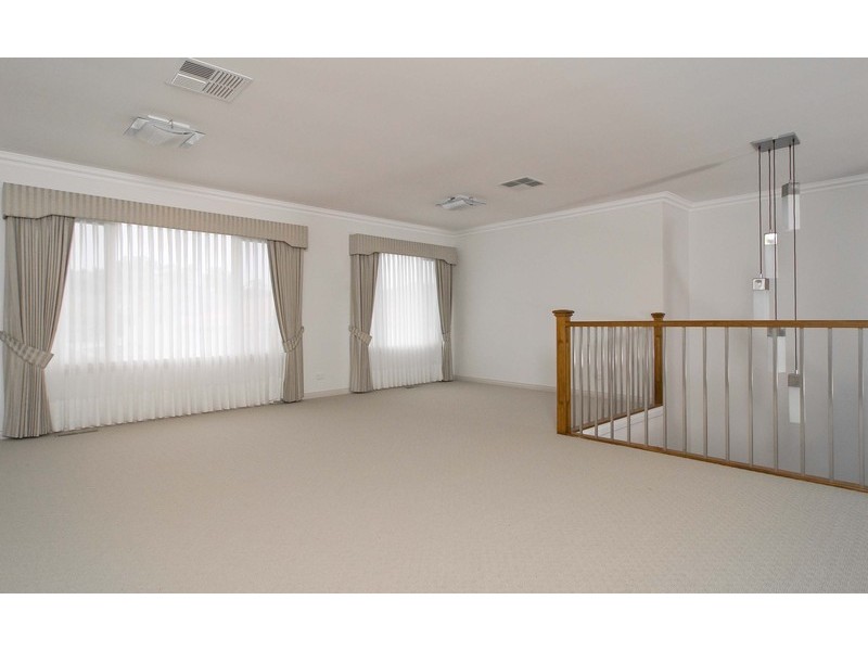 9 Kingston Way, Mooroolbark VIC 3138