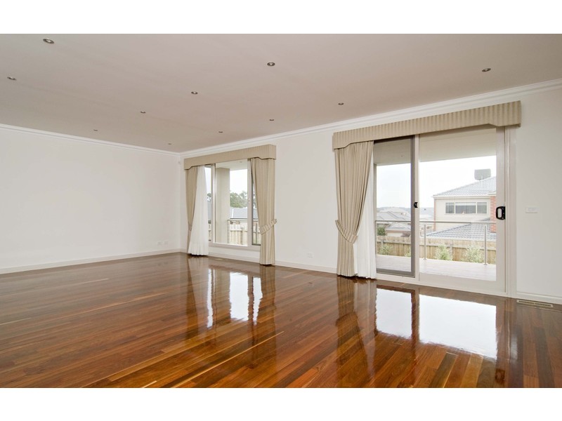 9 Kingston Way, Mooroolbark VIC 3138