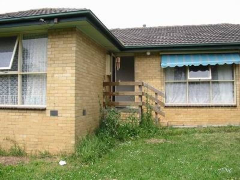 6 Milton Court, Mooroolbark VIC 3138