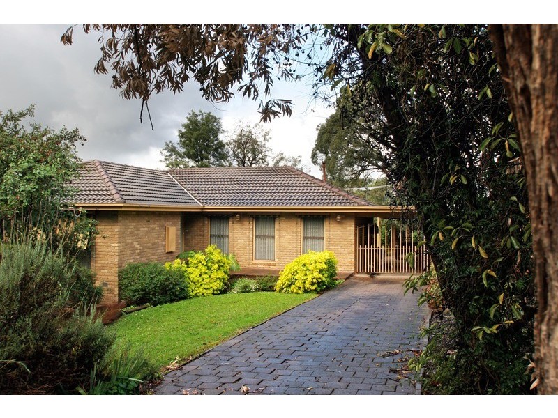 24 Lansell Road, Mooroolbark VIC 3138