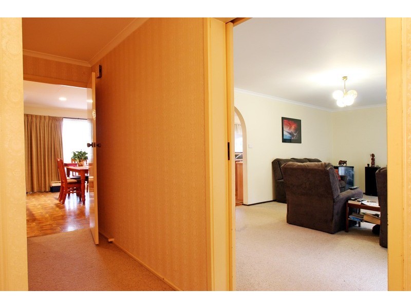 24 Lansell Road, Mooroolbark VIC 3138
