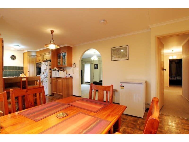 24 Lansell Road, Mooroolbark VIC 3138