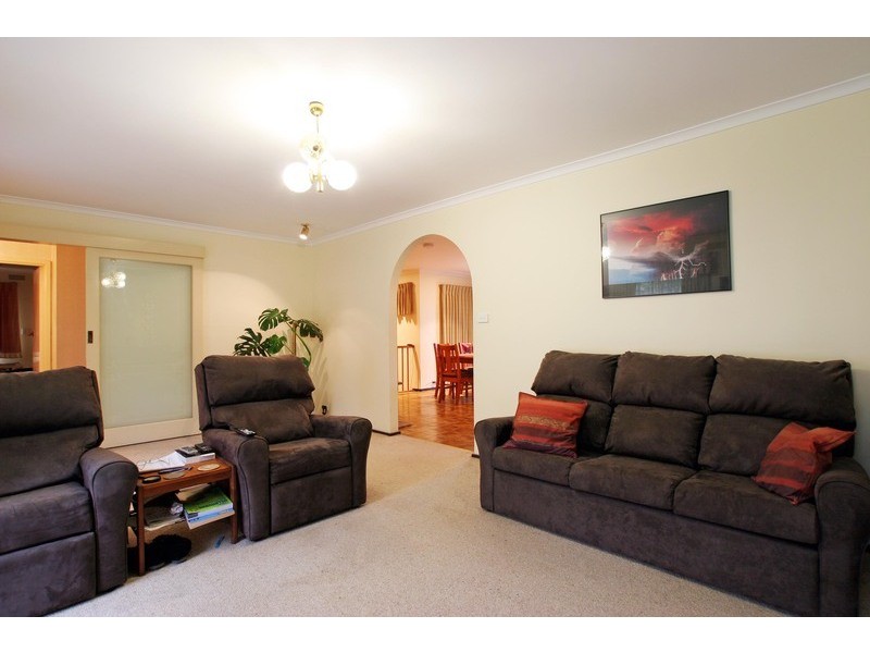 24 Lansell Road, Mooroolbark VIC 3138