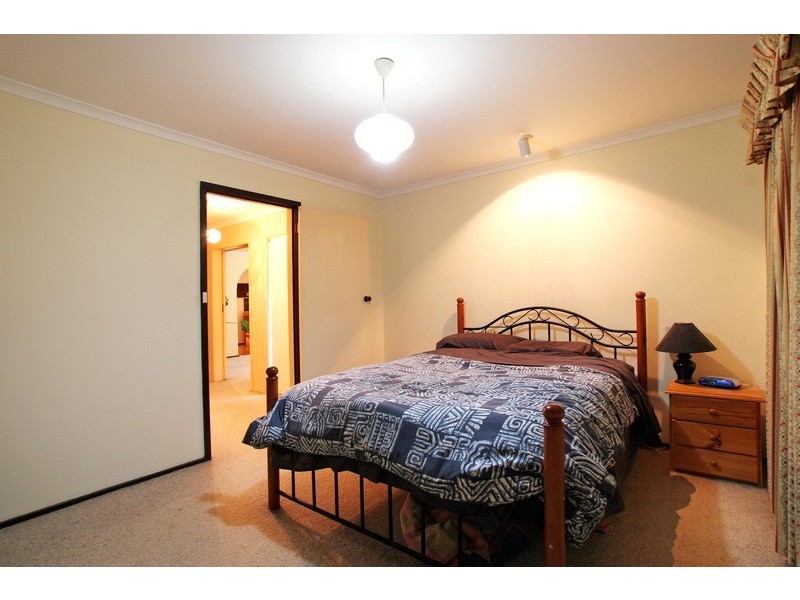 24 Lansell Road, Mooroolbark VIC 3138