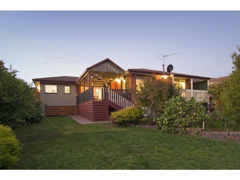 11 Barker Drive, Mooroolbark VIC 3138