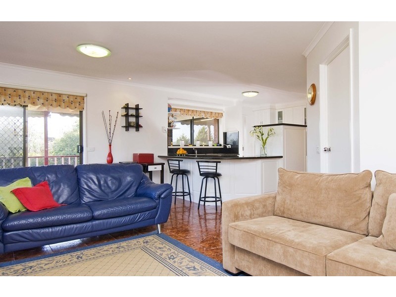 11 Barker Drive, Mooroolbark VIC 3138