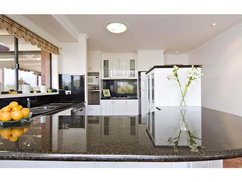 11 Barker Drive, Mooroolbark VIC 3138