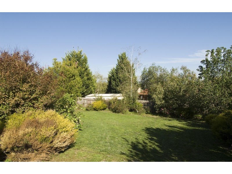 11 Barker Drive, Mooroolbark VIC 3138