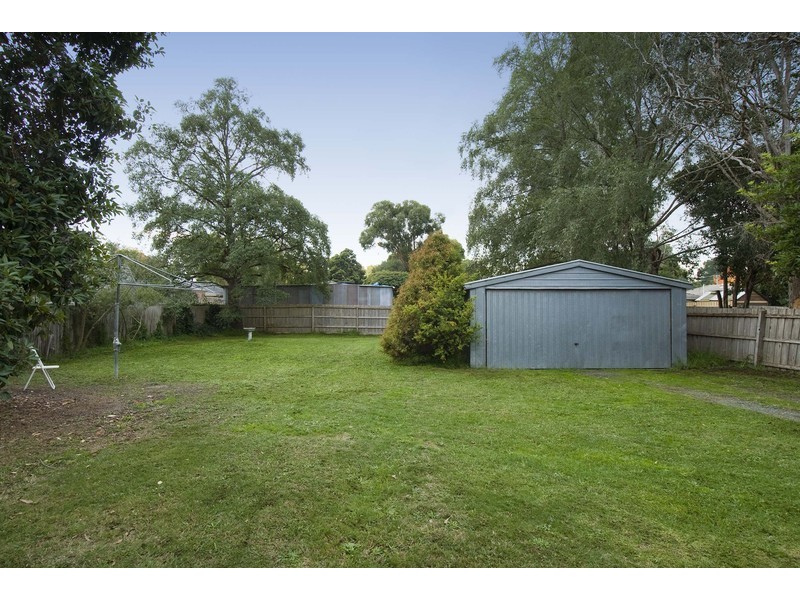 27 Barclay Avenue, Croydon VIC 3136