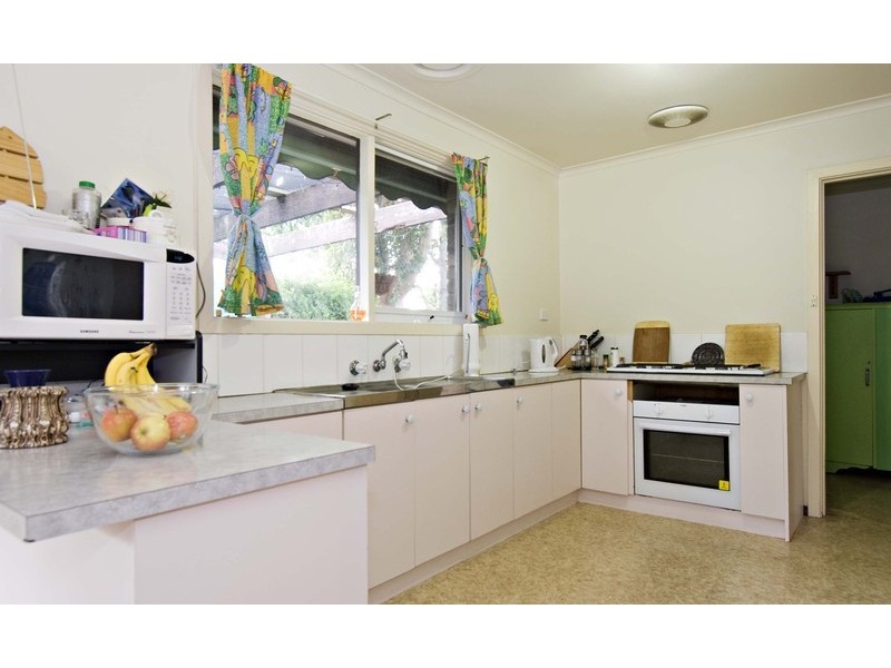 27 Barclay Avenue, Croydon VIC 3136