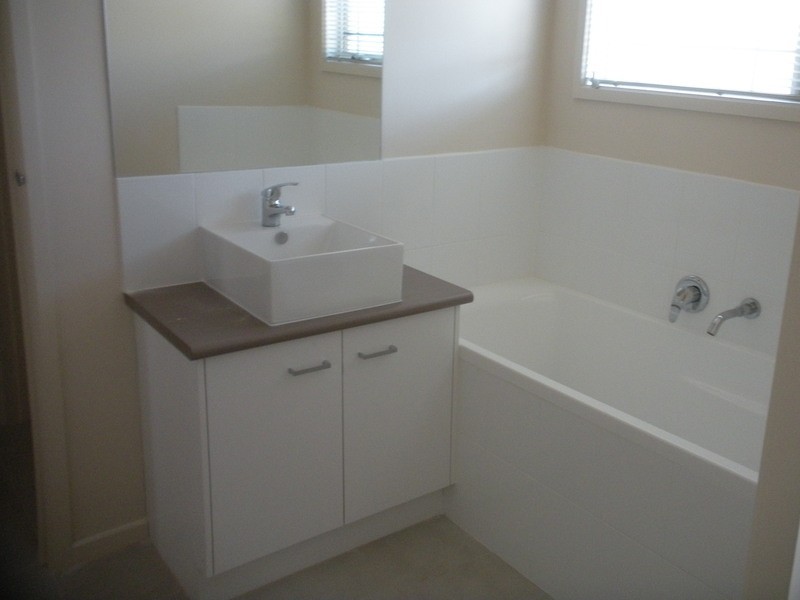 2/12 Byron Road, Kilsyth VIC 3137