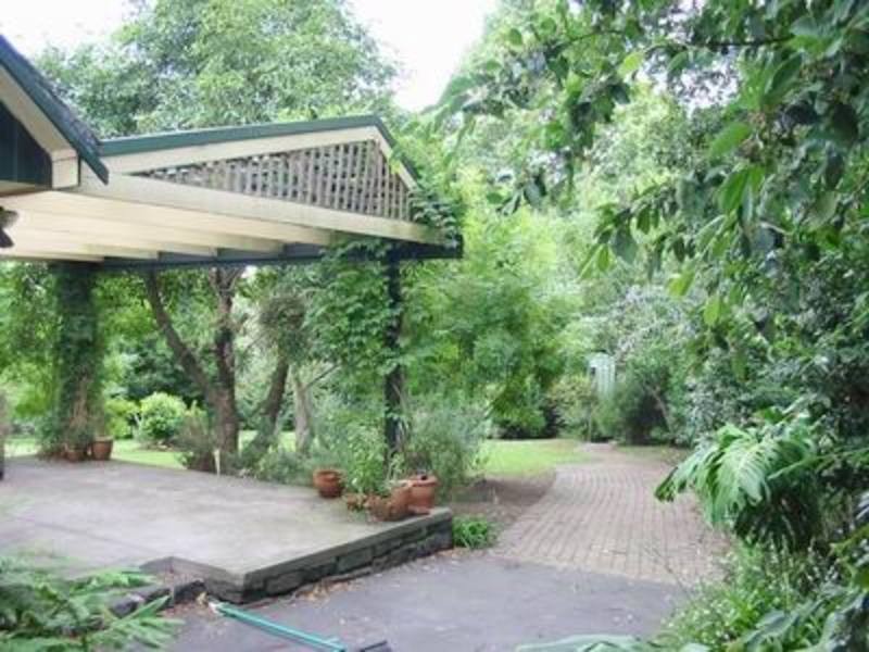 21 Mountain Drive, Mooroolbark VIC 3138