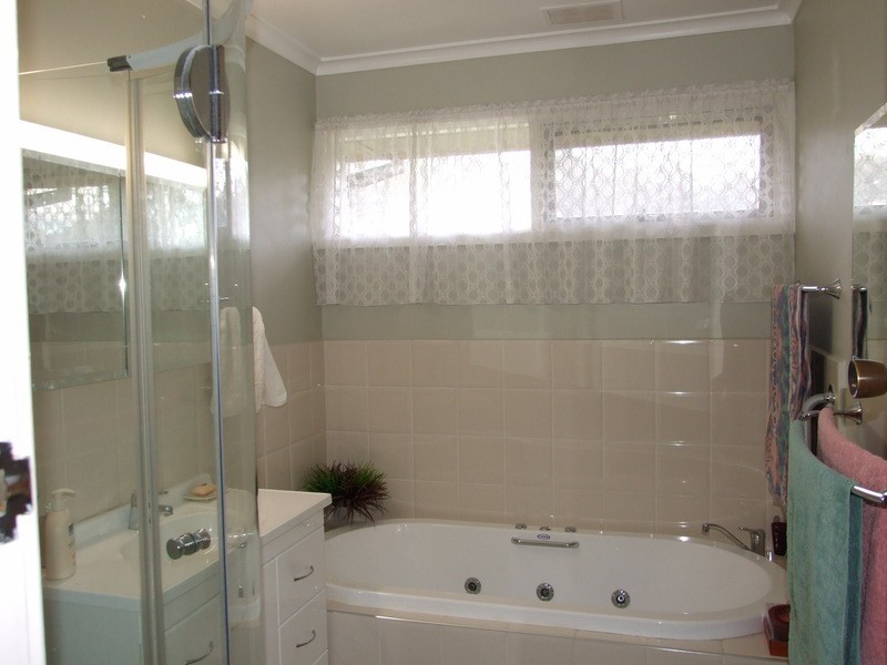 49 Pembroke Road, Mooroolbark VIC 3138