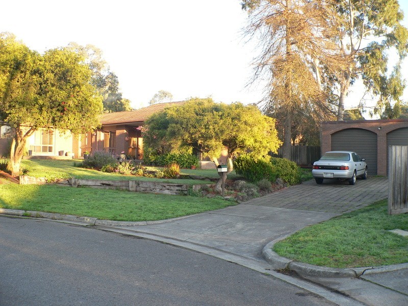 3 Lorna Court, Mooroolbark VIC 3138