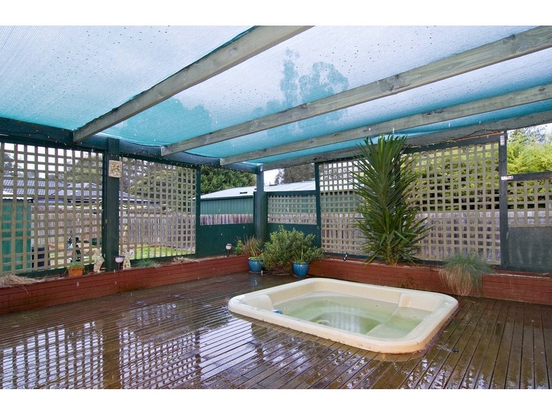116 Esther Crescent, Mooroolbark VIC 3138