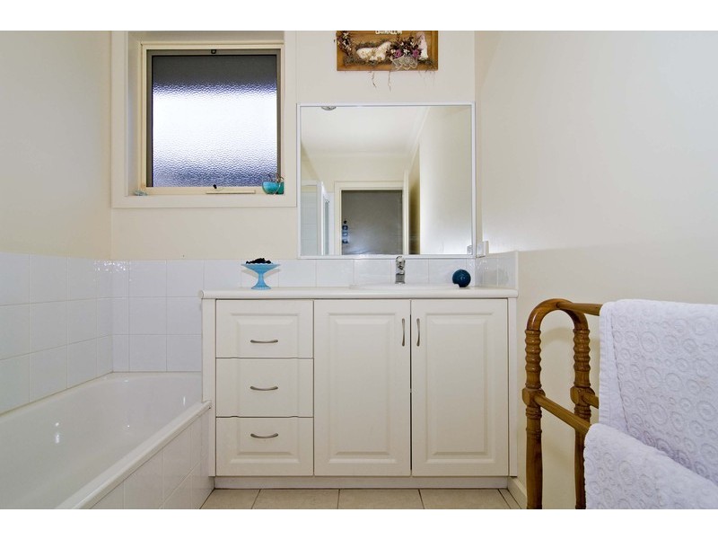 77 Manchester Road, Mooroolbark VIC 3138