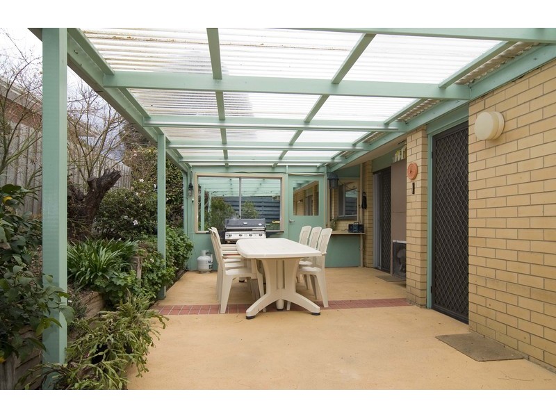 23 Larnook Crescent, Mooroolbark VIC 3138