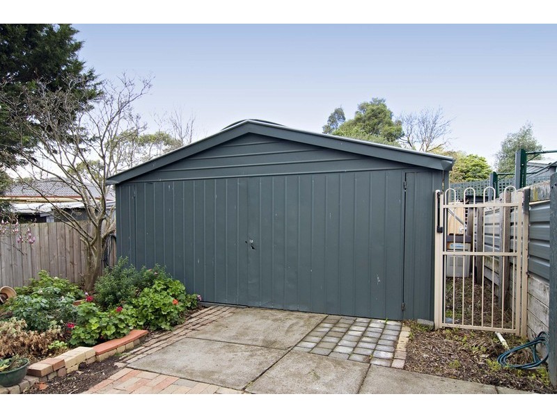 23 Larnook Crescent, Mooroolbark VIC 3138