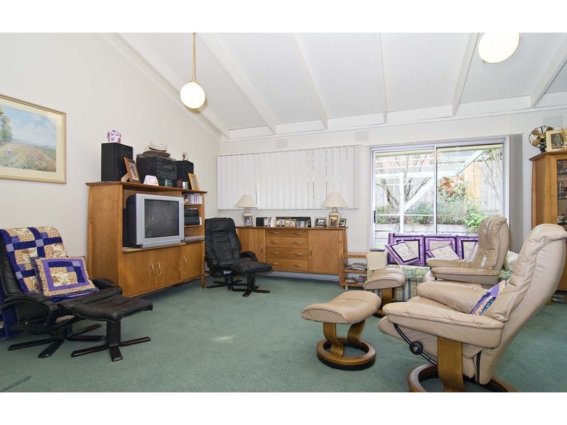 23 Larnook Crescent, Mooroolbark VIC 3138