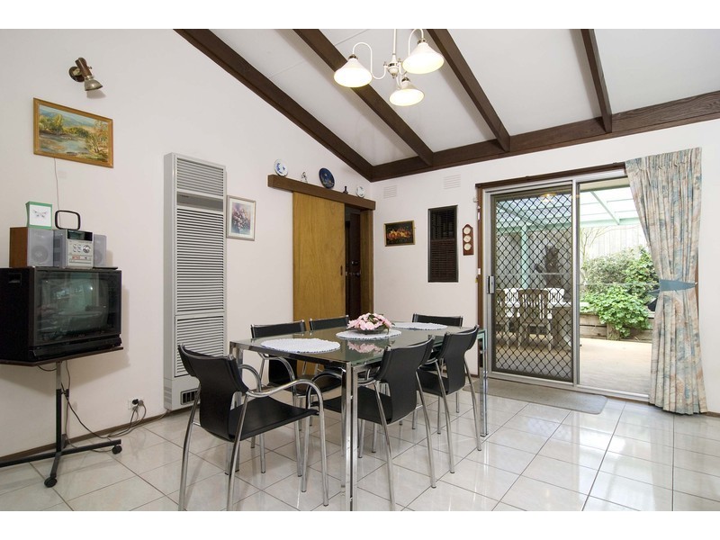 23 Larnook Crescent, Mooroolbark VIC 3138