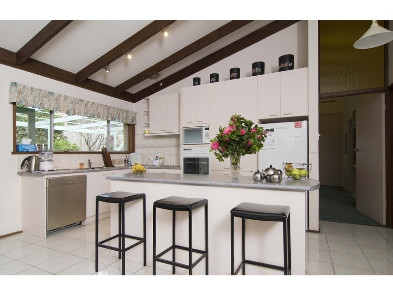 23 Larnook Crescent, Mooroolbark VIC 3138