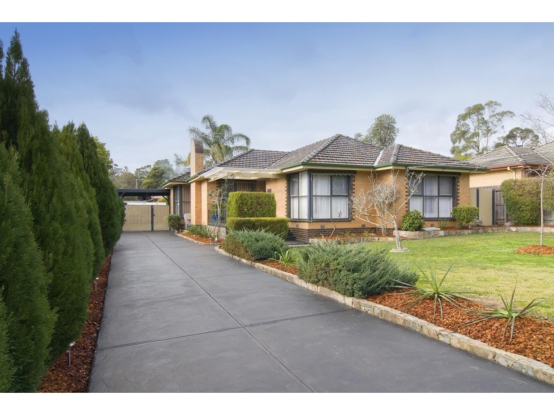 19 Shakespeare Avenue, Mooroolbark VIC 3138