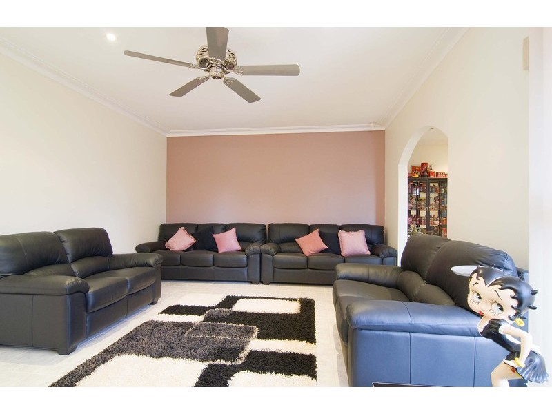 19 Shakespeare Avenue, Mooroolbark VIC 3138