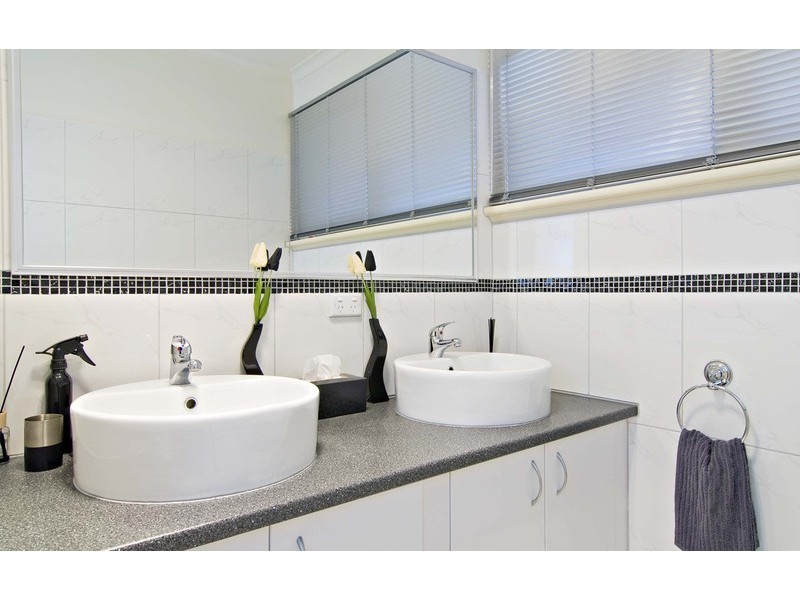 19 Shakespeare Avenue, Mooroolbark VIC 3138
