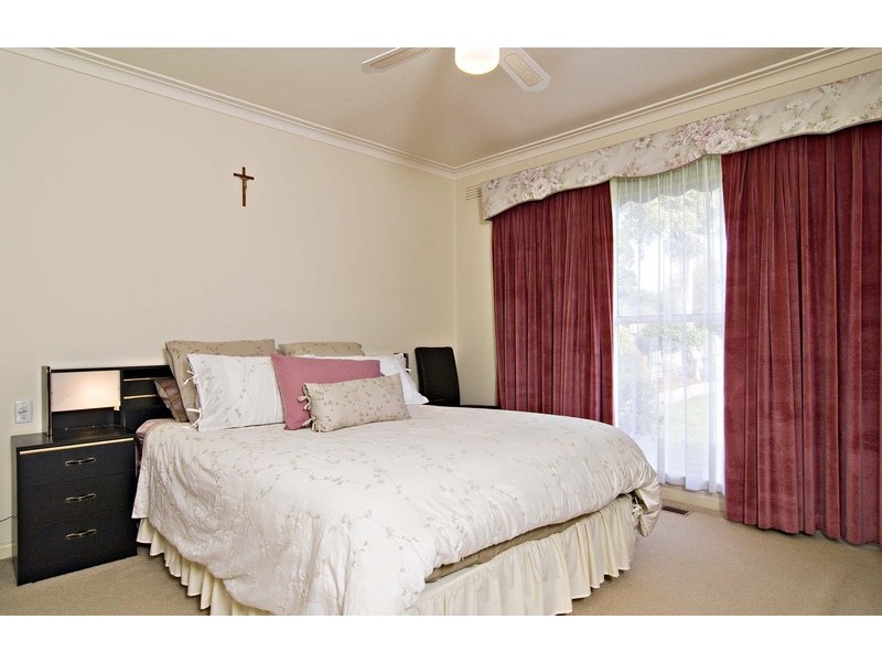 19 Shakespeare Avenue, Mooroolbark VIC 3138
