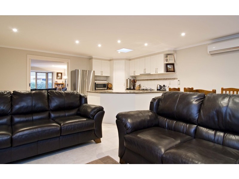 2/73 Cardigan Road, Mooroolbark VIC 3138