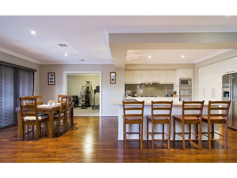 36 Kingston Way, Mooroolbark VIC 3138