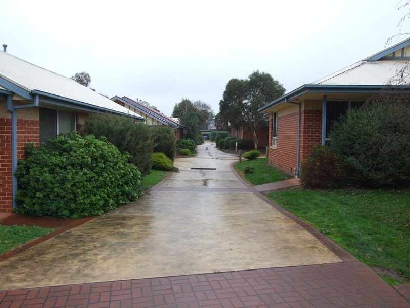 1/16 Mountainview Road, Kilsyth VIC 3137
