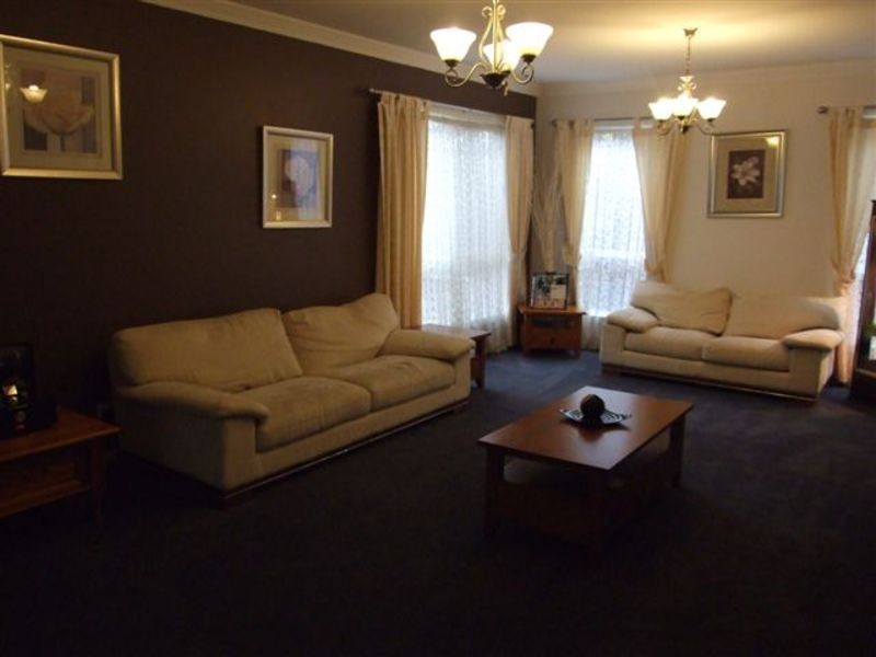 37 Freshfield Avenue, Mooroolbark VIC 3138