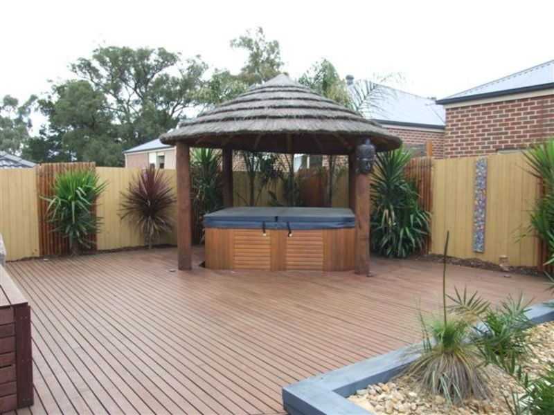 37 Freshfield Avenue, Mooroolbark VIC 3138