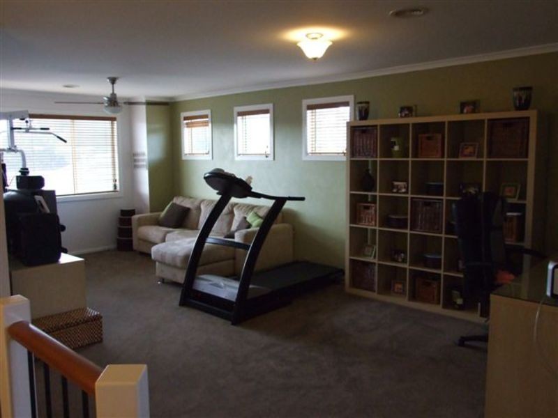 37 Freshfield Avenue, Mooroolbark VIC 3138