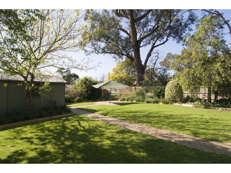 11 Chestnut Court, Montrose VIC 3765