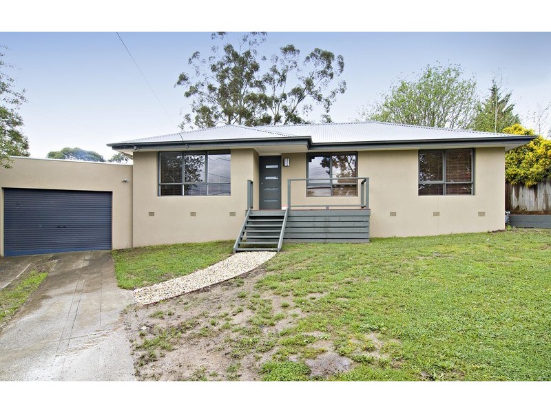 24 Bellara Drive, Mooroolbark VIC 3138