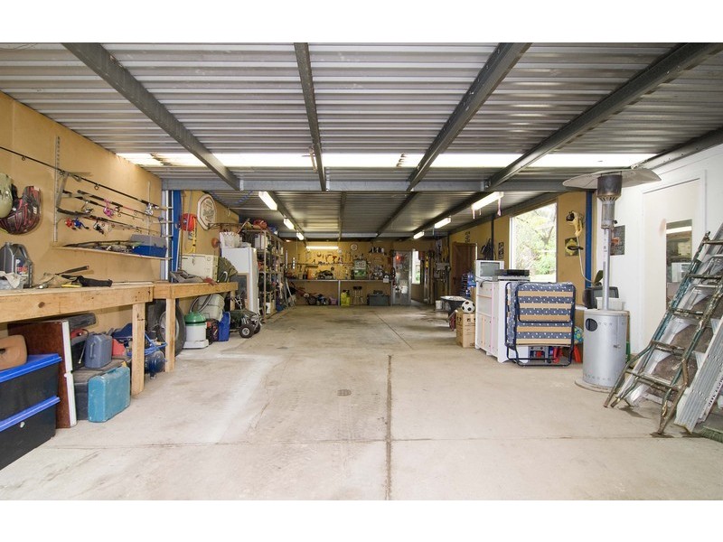 24 Bellara Drive, Mooroolbark VIC 3138