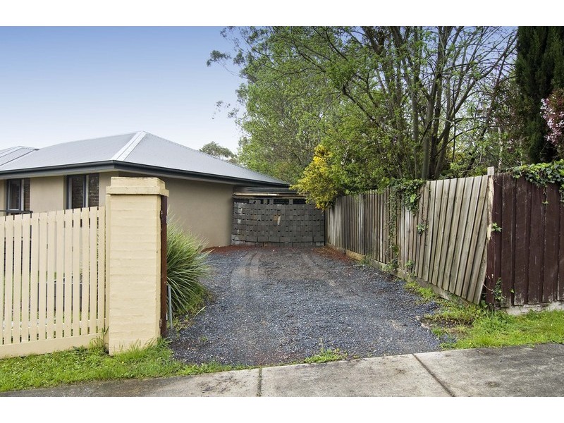 24 Bellara Drive, Mooroolbark VIC 3138