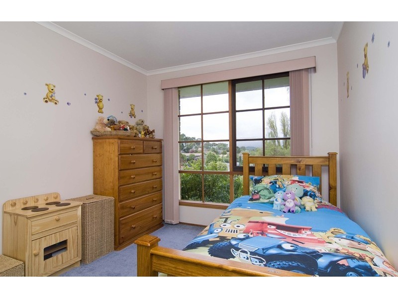 23 Cheriton Drive, Mooroolbark VIC 3138