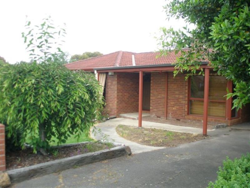 44 Barker Drive, Mooroolbark VIC 3138