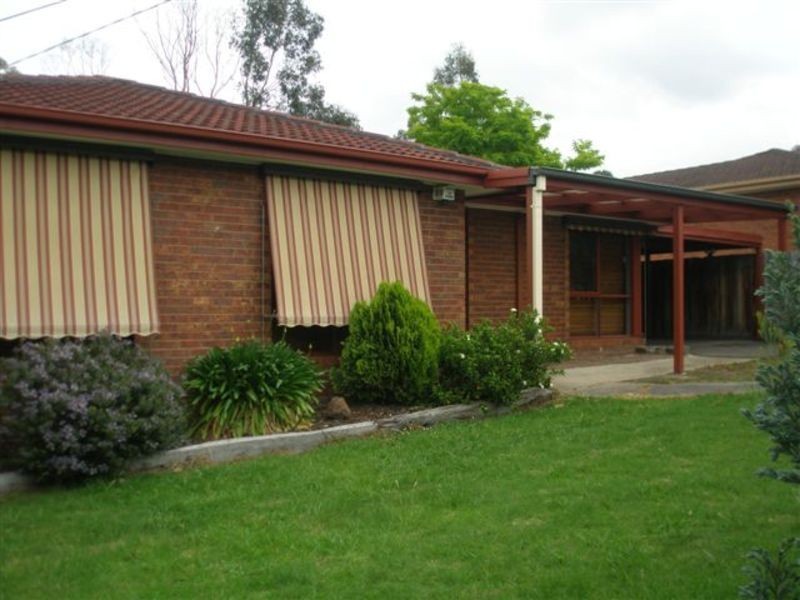 44 Barker Drive, Mooroolbark VIC 3138