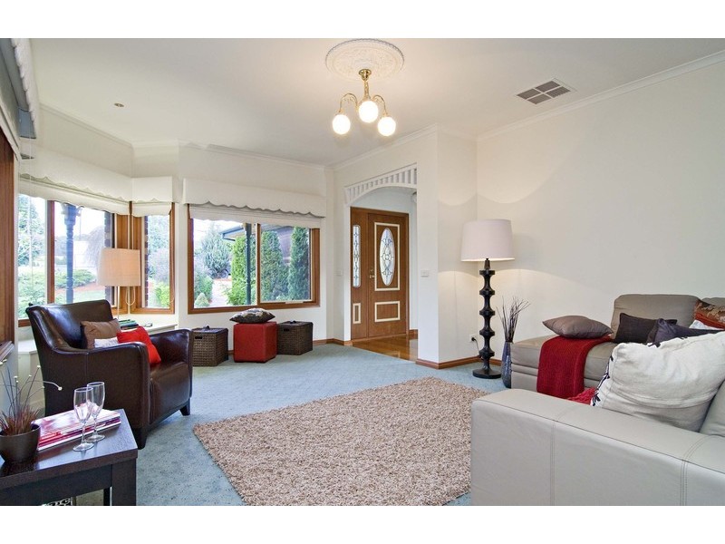 50 Blue Ridge Drive, Mooroolbark VIC 3138