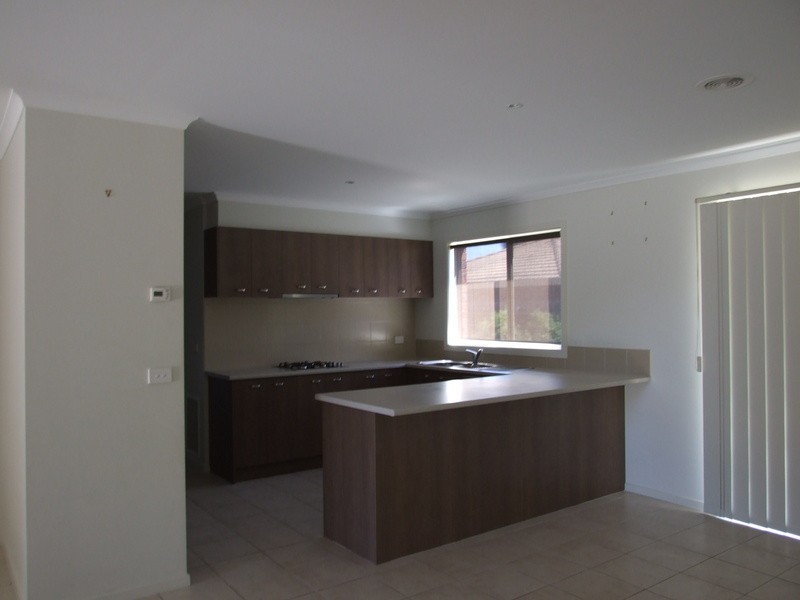 2/14 Trawalla Road, Croydon VIC 3136