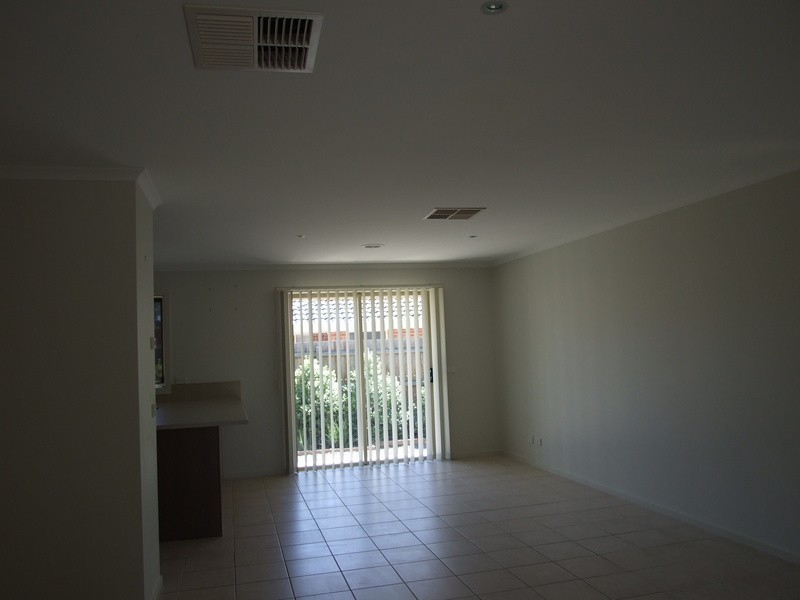 2/14 Trawalla Road, Croydon VIC 3136