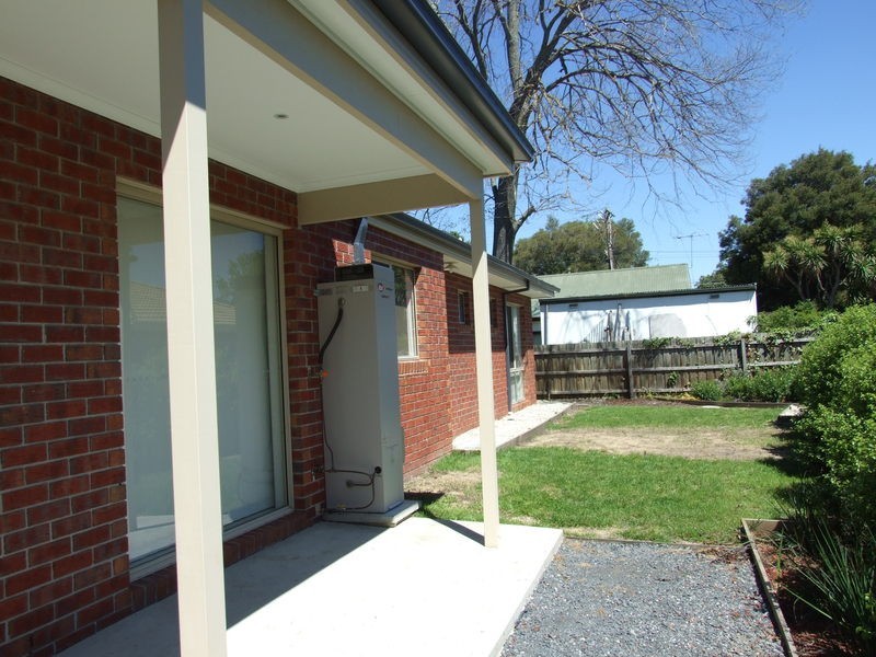 2/14 Trawalla Road, Croydon VIC 3136