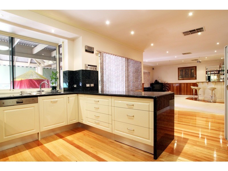 13-15 Royal Avenue, Mooroolbark VIC 3138