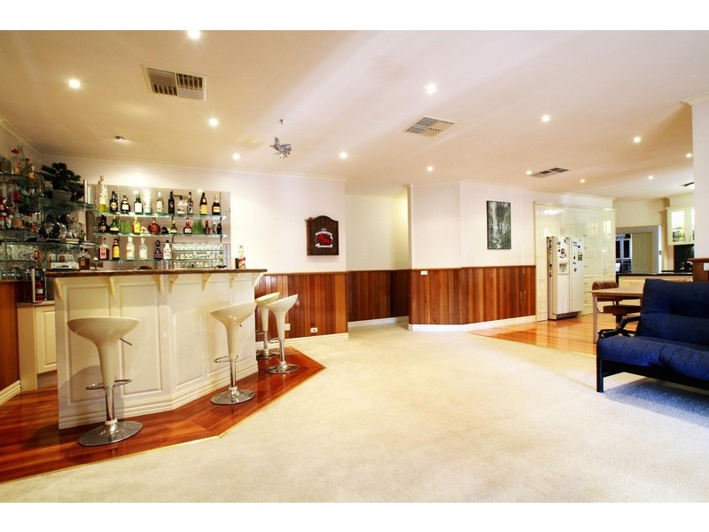 13-15 Royal Avenue, Mooroolbark VIC 3138