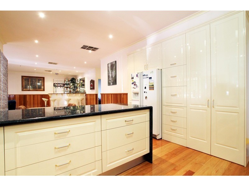 13-15 Royal Avenue, Mooroolbark VIC 3138