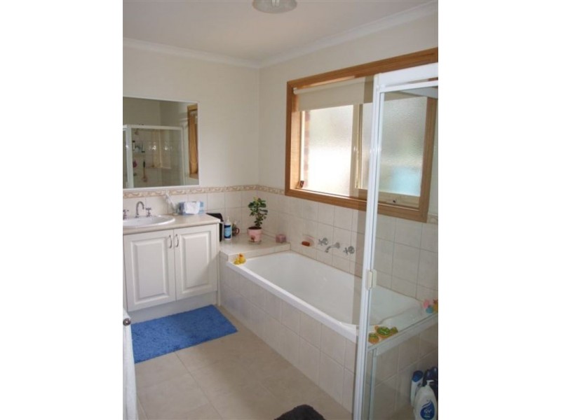 4/6 Devenish Avenue, Montrose VIC 3765